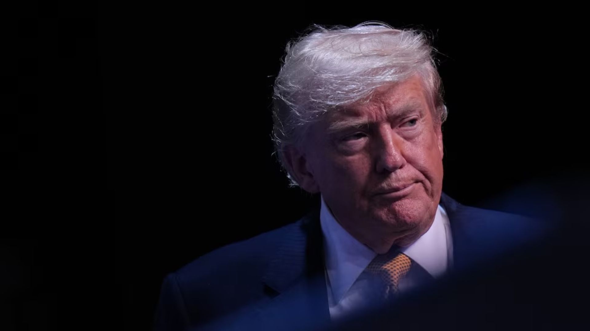 Capa: Confrontos no Estreito de Ormuz: por que Trump não consegue sair da guerra no Irã?