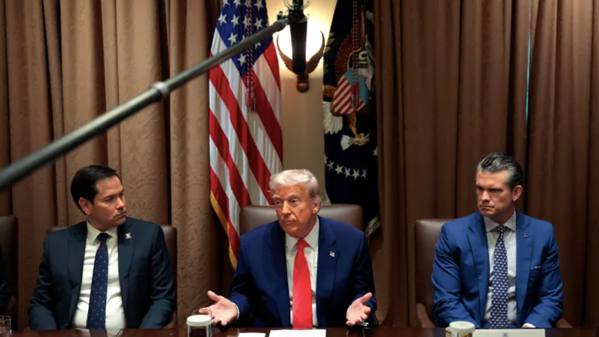 Capa: Os 100 primeiros dias de Trump e os limites da extrema direita para enfrentar o declínio dos EUA