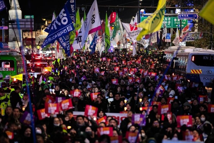 Capa: Declaração - Coreia do Sul: nenhuma confiança no Congresso, derrubemos Yoon Suk-Yeol com greve geral